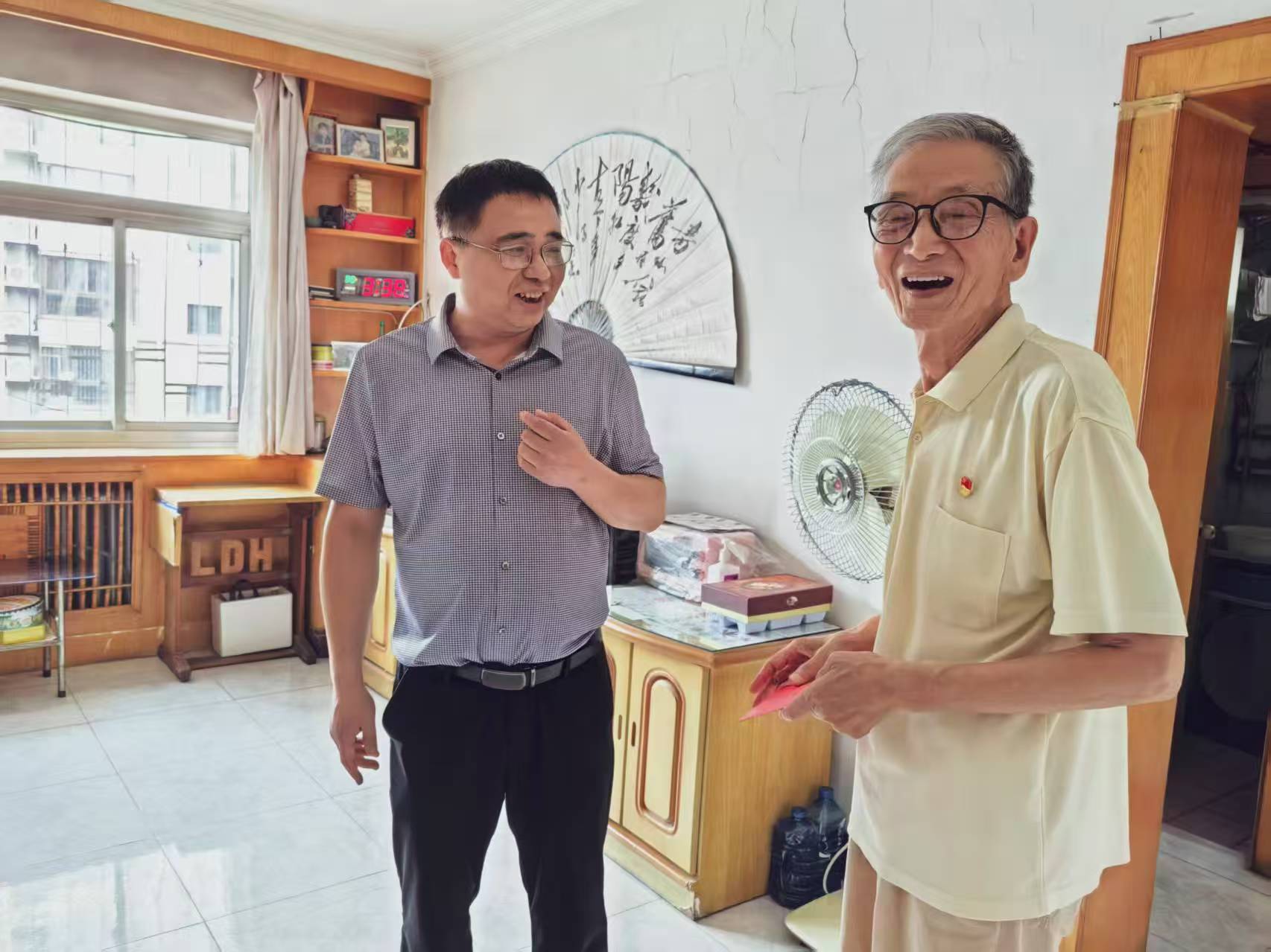 以慰问谈心传递组织温暖 激发改革奋进力量——物探研究院党委深入开展走访慰问活动